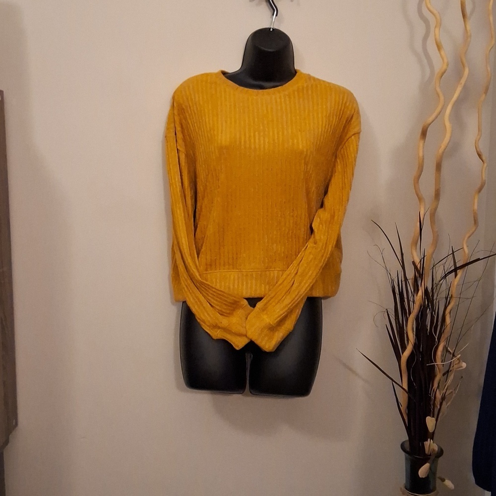 Band of the Free BOG Collective size medium sweater